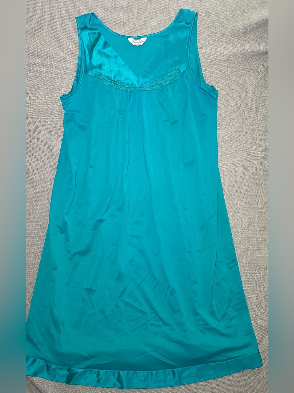 Vintage Vanity Fair Turquoise Blue Lace Trim Nightgown M Made in USA Nylon